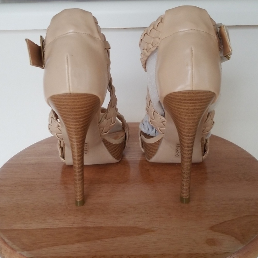 Shoes - Picture 4 of 4